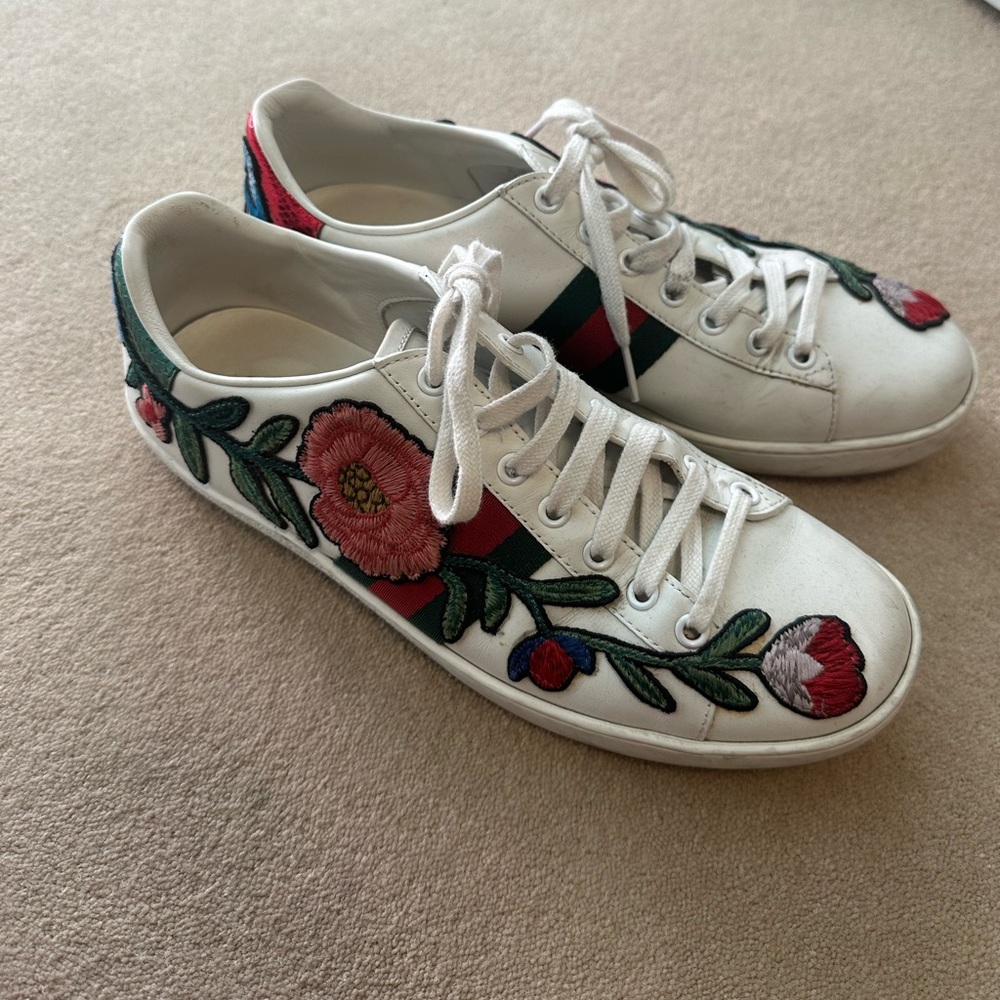 Gucci White Floral Embroidered Womens Ace Sneakers Size 39